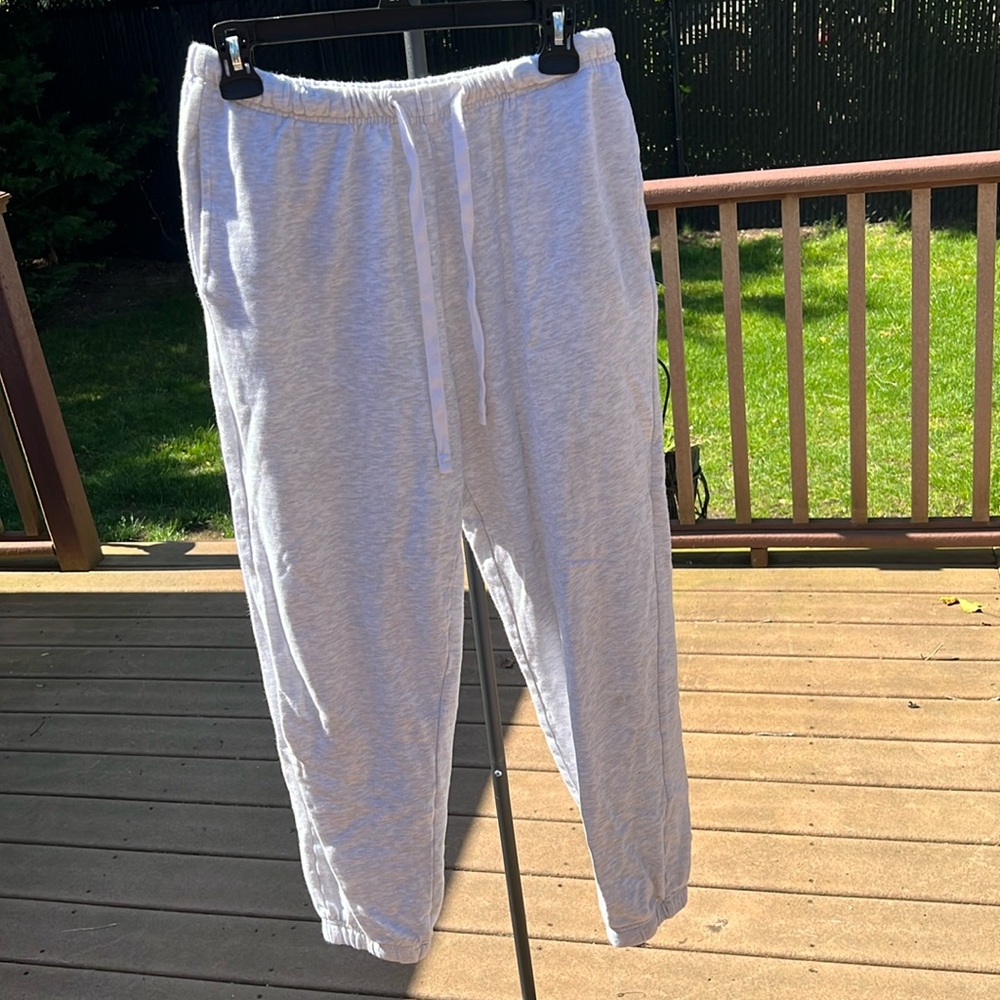 Cute basic sweatpants from Garage clothing. Great style and fit!